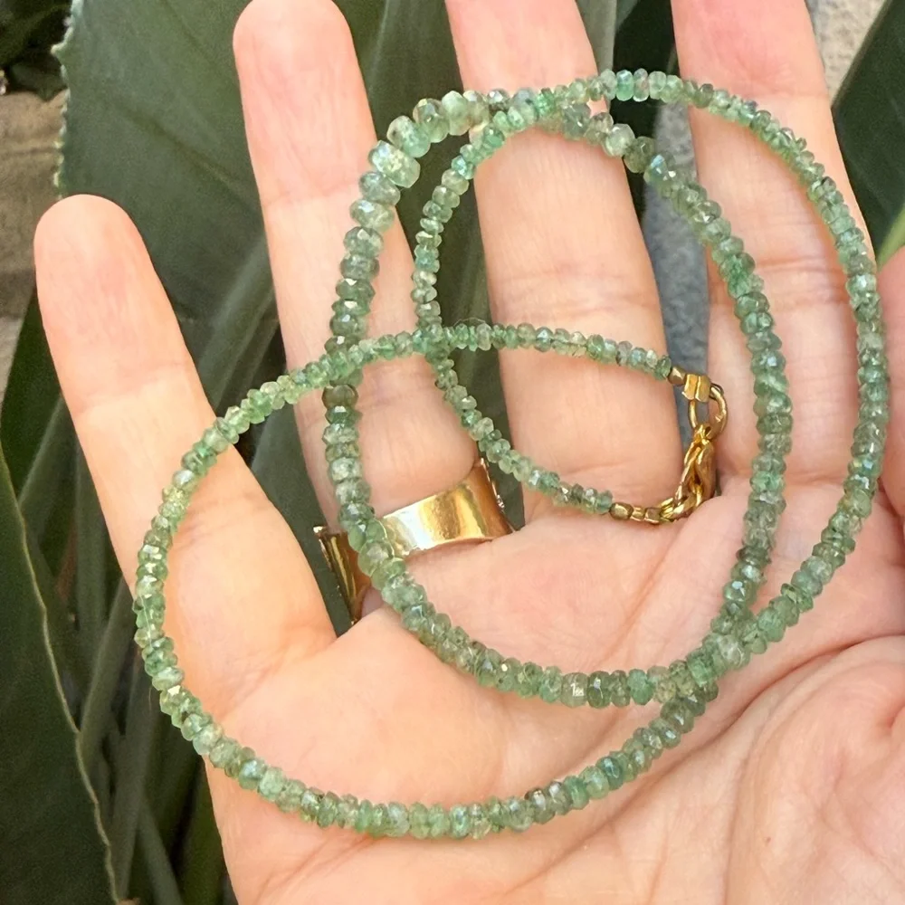 Faceted natural emerald bead necklace - Picture 5 of 14